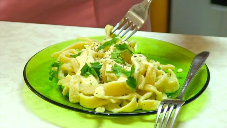 Creamy Garlic Fettuccine Alfredo
