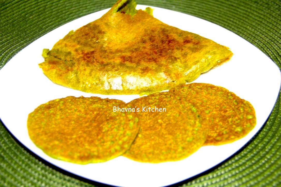 Instant Savory Oats Crepe - Oats Chilla (Healthy Recipe)