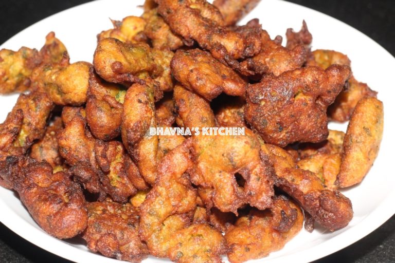 Kela Methi Bhajiya or Pakore aka Khalwa