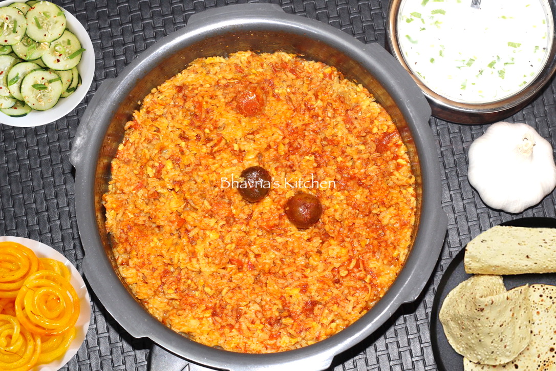 Lasooni or Lahsuni Khichdi – Chili Garlic Rice Lentil Stew