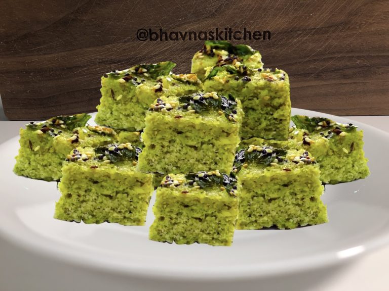 Palak Dal Dhokla – Spinach Lentil Steamed Cake